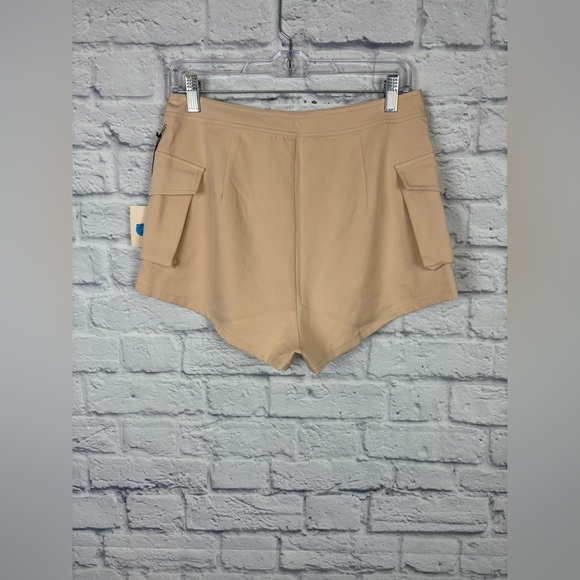 NWT Superdown X REVOLVE Melody Short Cargo Pocket Beige Tan Cream Size Medium - Picture 8 of 8